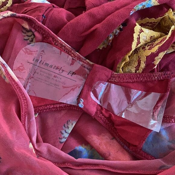 NWOT Free People Poppy Floral Printed V-Neck Bodysuit
Size XS - Picture 16 of 16